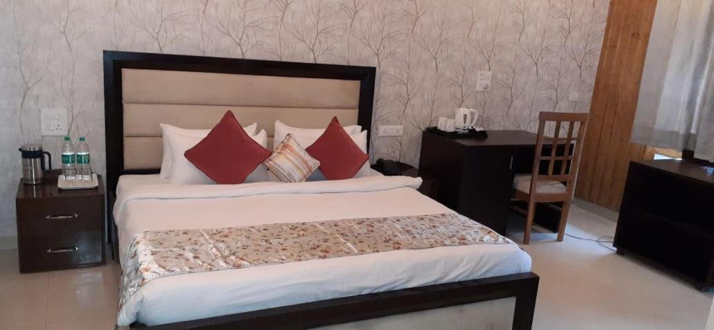 Four Banyans Spirit & Nature Resort Raipur  Экстерьер фото