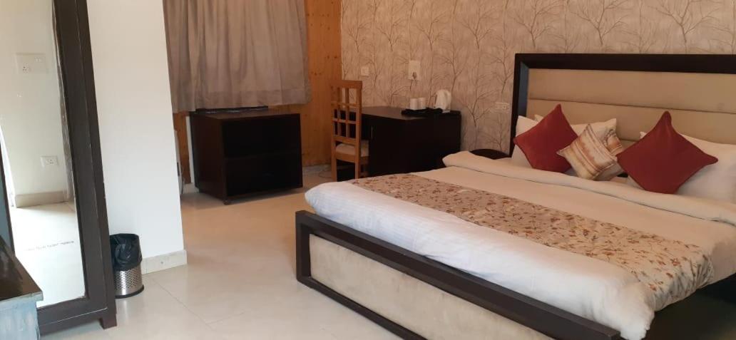 Four Banyans Spirit & Nature Resort Raipur  Экстерьер фото
