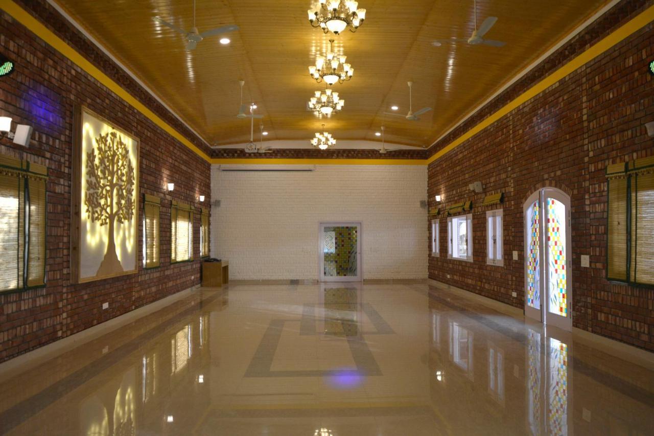 Four Banyans Spirit & Nature Resort Raipur  Экстерьер фото