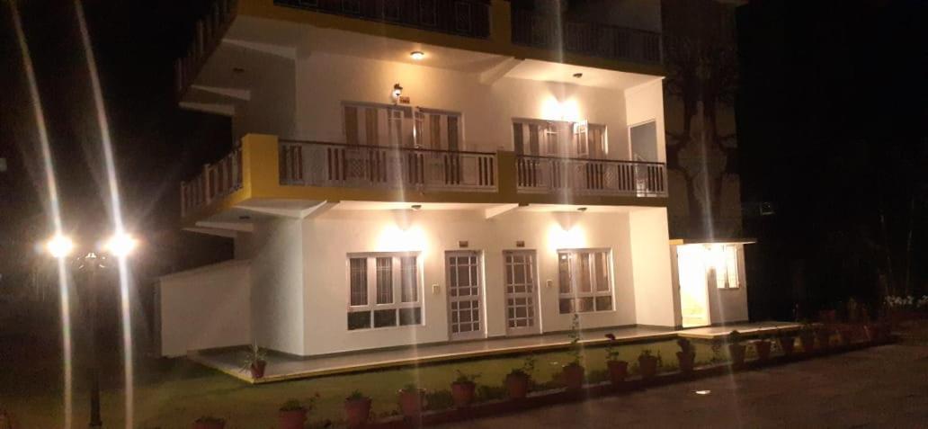 Four Banyans Spirit & Nature Resort Raipur  Экстерьер фото