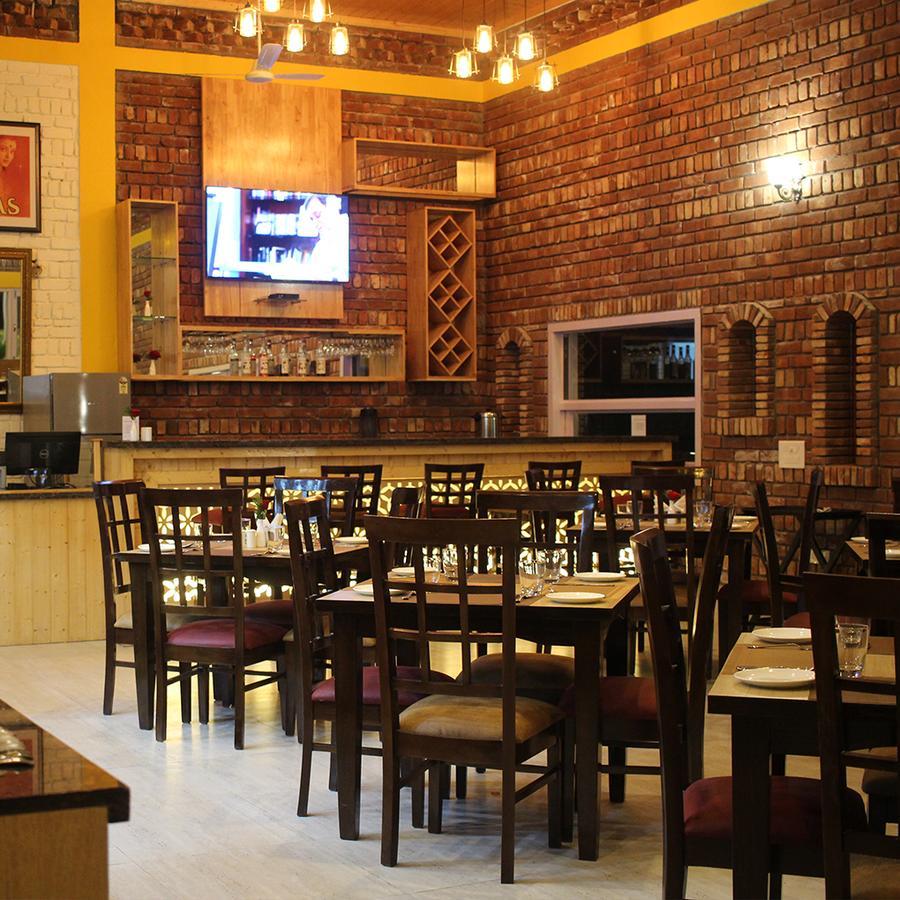 Four Banyans Spirit & Nature Resort Raipur  Экстерьер фото